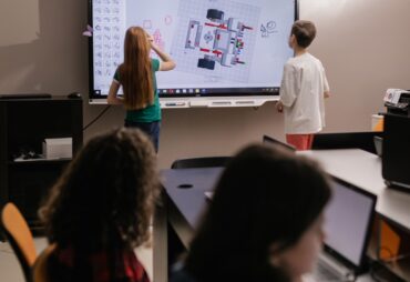 Education IT Support - Infinity Technologies, Chicago and Northwest Indiana Decorative Image of a School